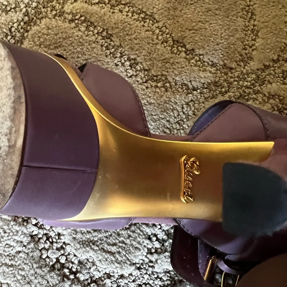 GUCCI " IMAN " Runway Purple Leather T Strap Double Buckle Sandals 37.5 Preowed - Picture 7 of 12